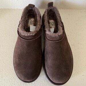 UGG Dusted Cocoa Brown Fluffy Slippers - Micro Size US 8